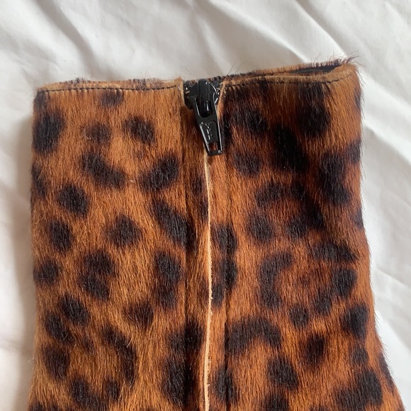 Leopard print calf hair booties - Picture 2 of 10